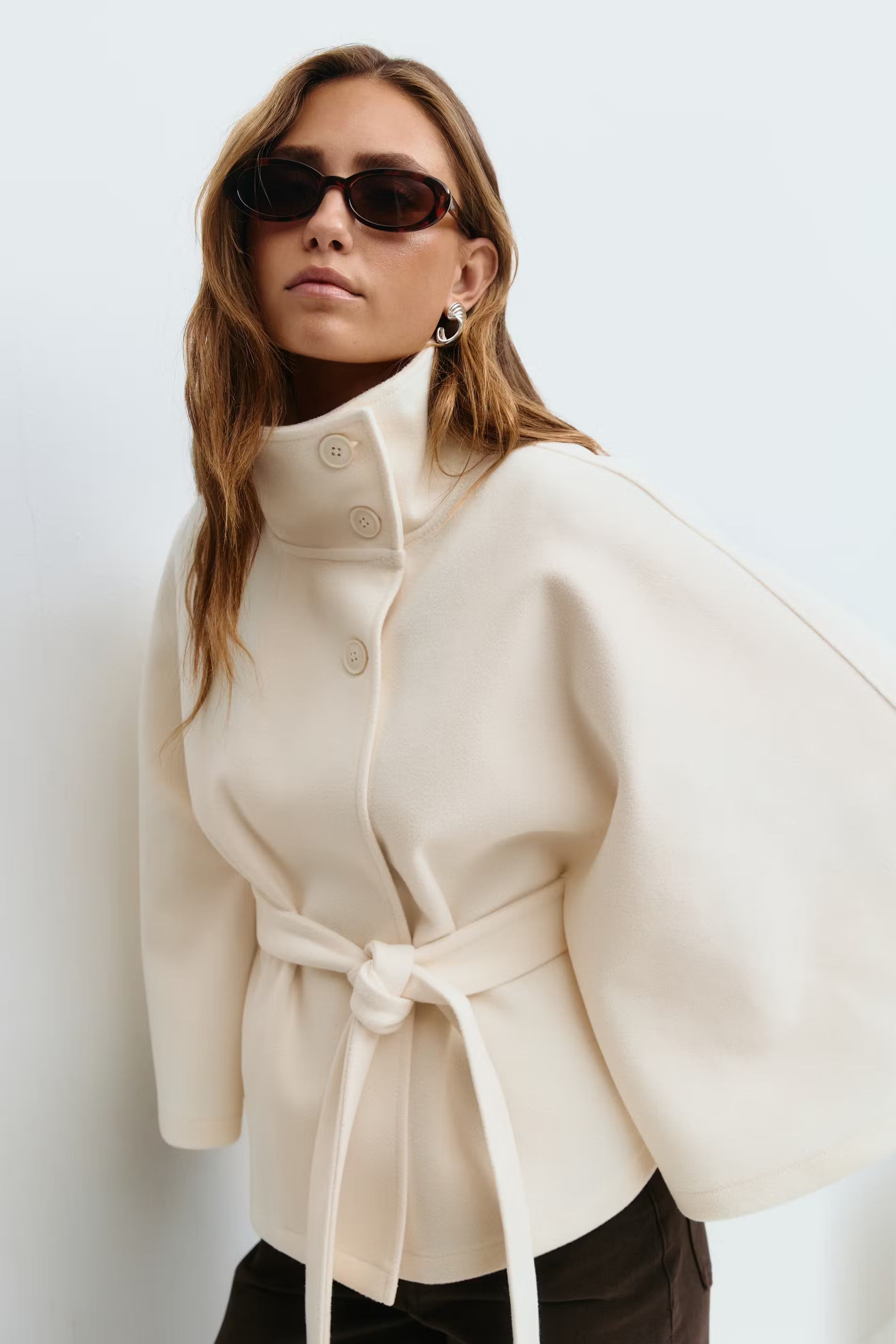 Elegante dames jas | Cape-model met ceintuur en hoge kraag