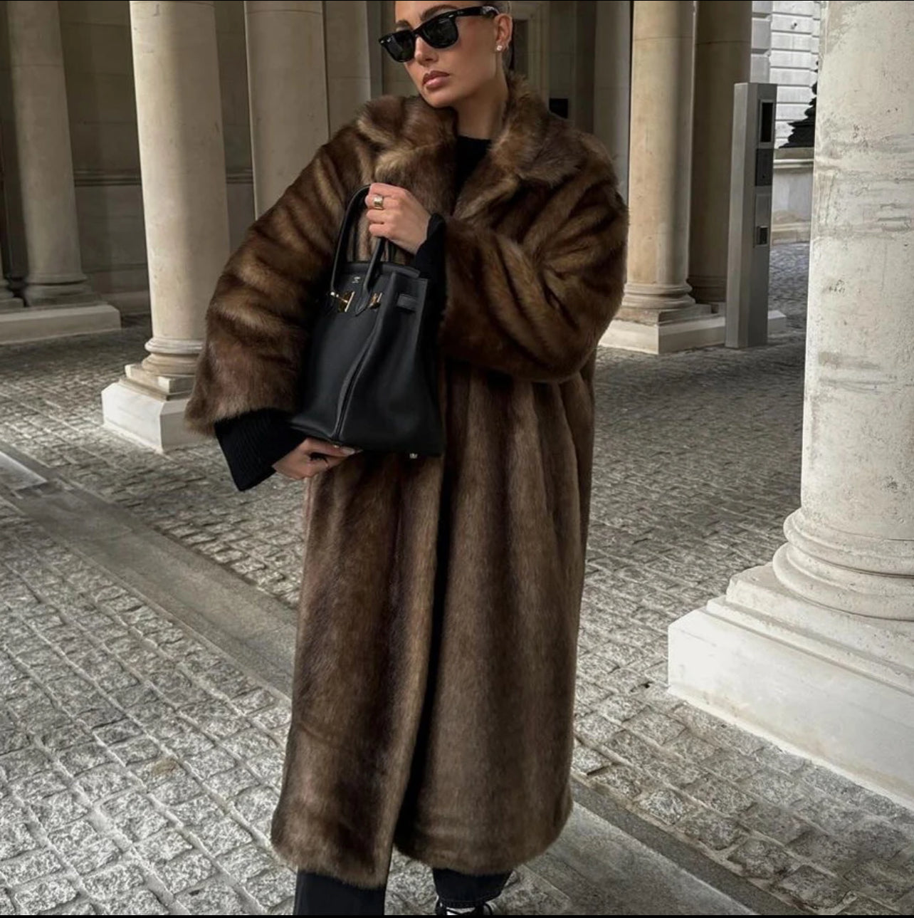 Elena | Luxueuze Lange Jas van Imitatiebont – Stijlvol & Warm