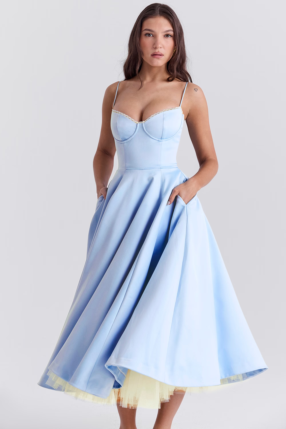 Mode Outlet | Elegante Midi Party Jurk – Flatterend & Feestelijk
