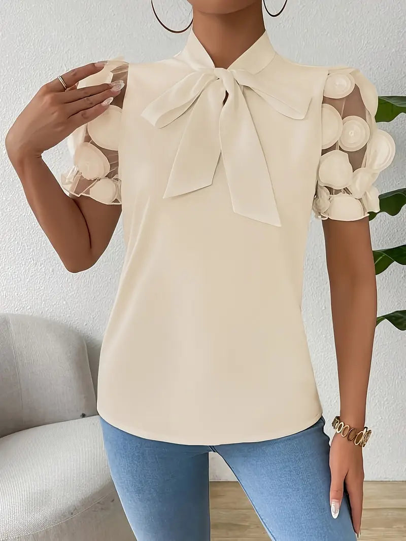 Mode Outlet | Elegante Blouse met Strikdetail & Netstof Mouwen