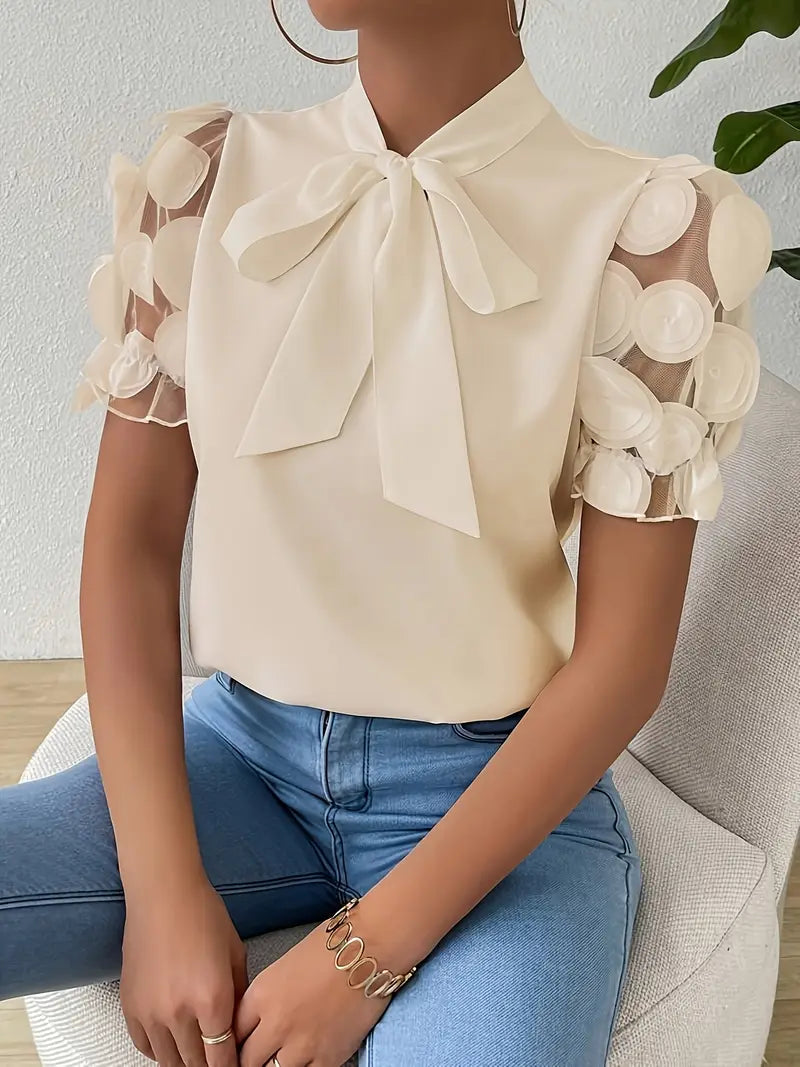 Mode Outlet | Elegante Blouse met Strikdetail & Netstof Mouwen