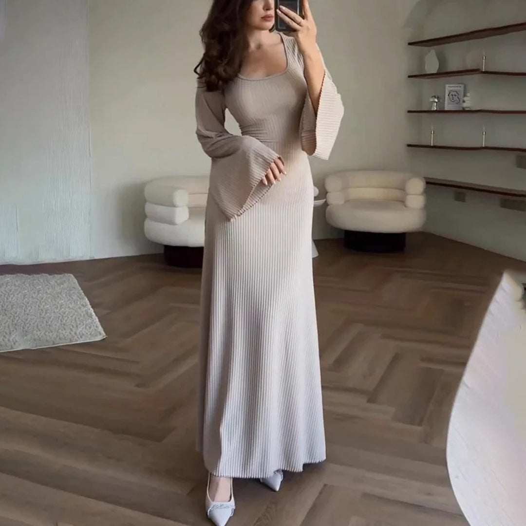 Valeria | Gebreide Maxi-Jurk met Lange, Wijde Mouwen – Elegant & Comfortabel