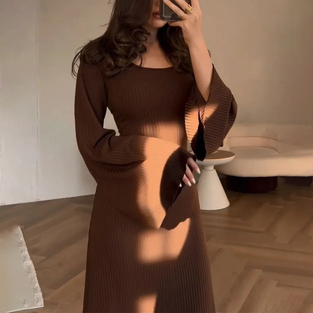 Valeria | Gebreide Maxi-Jurk met Lange, Wijde Mouwen – Elegant & Comfortabel