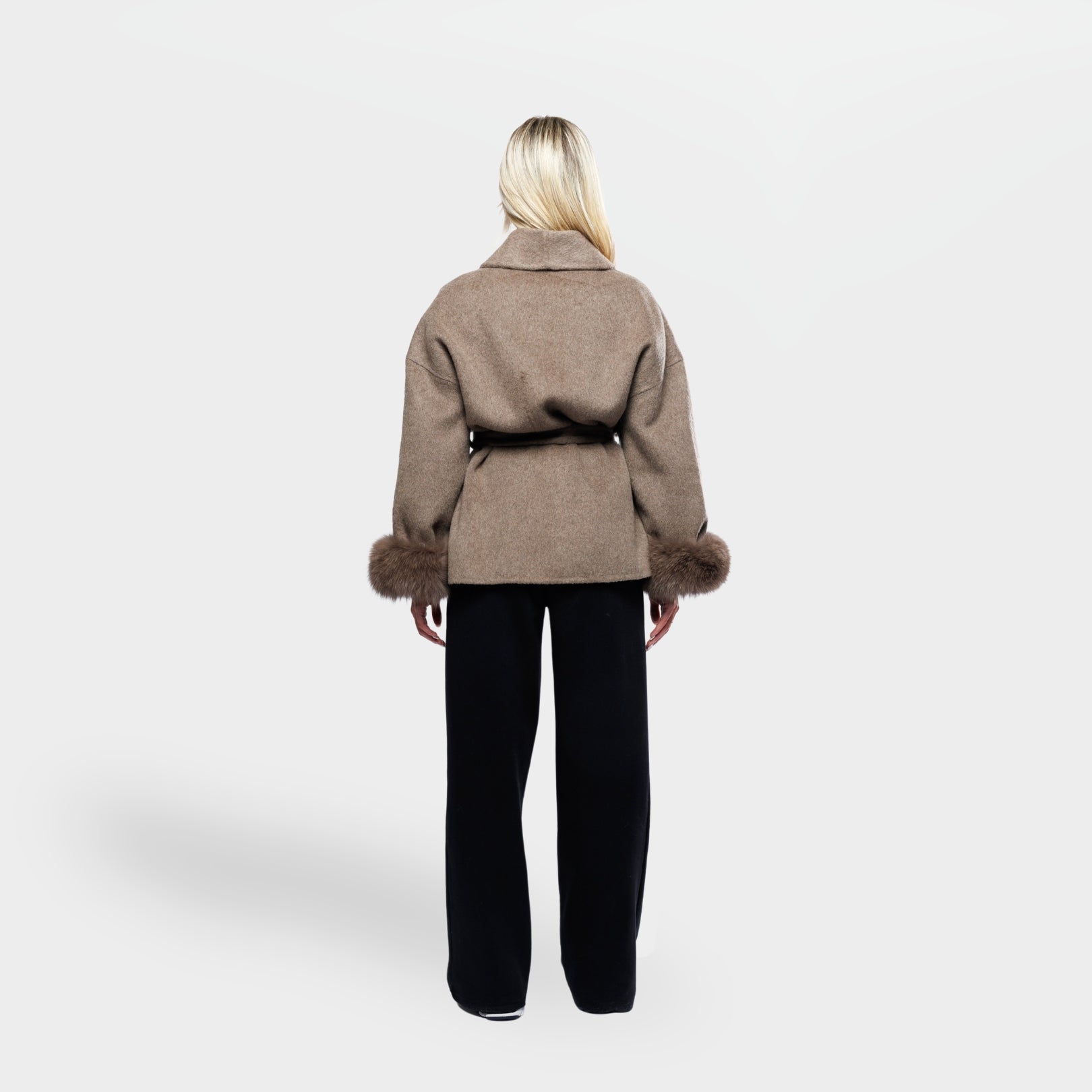 Celeste Luxe Wrap – Winterse Glamour op haar Best