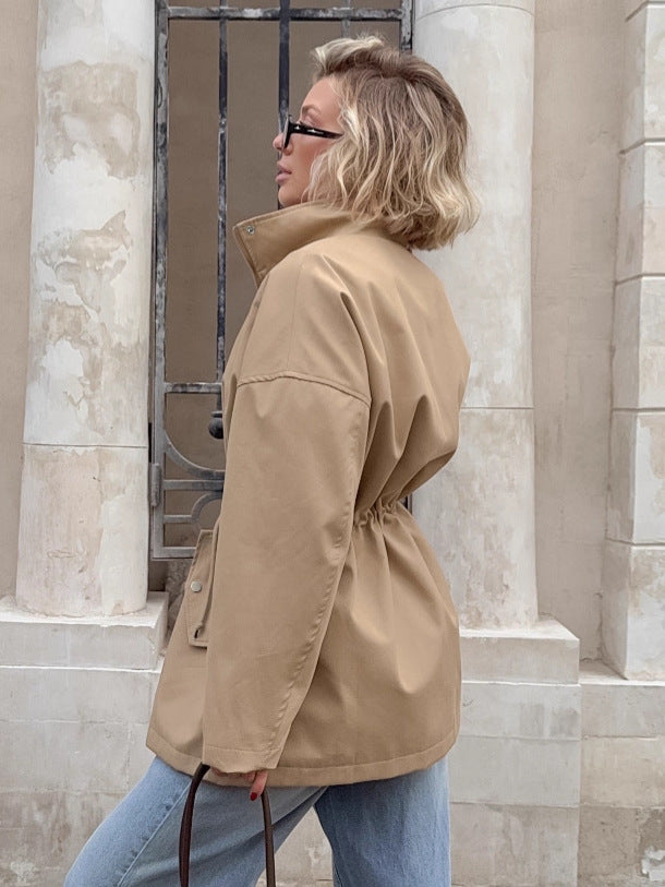 Dames Trenchcoat Kort – Met Tailleband en Hoge Kraag