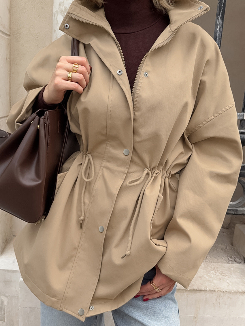 Dames Trenchcoat Kort – Met Tailleband en Hoge Kraag