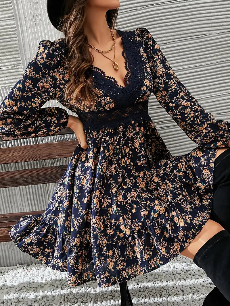 Mode Outlet | Boho Bloemenjurk met Diepe V-Hals – Vrouwelijk & Elegant
