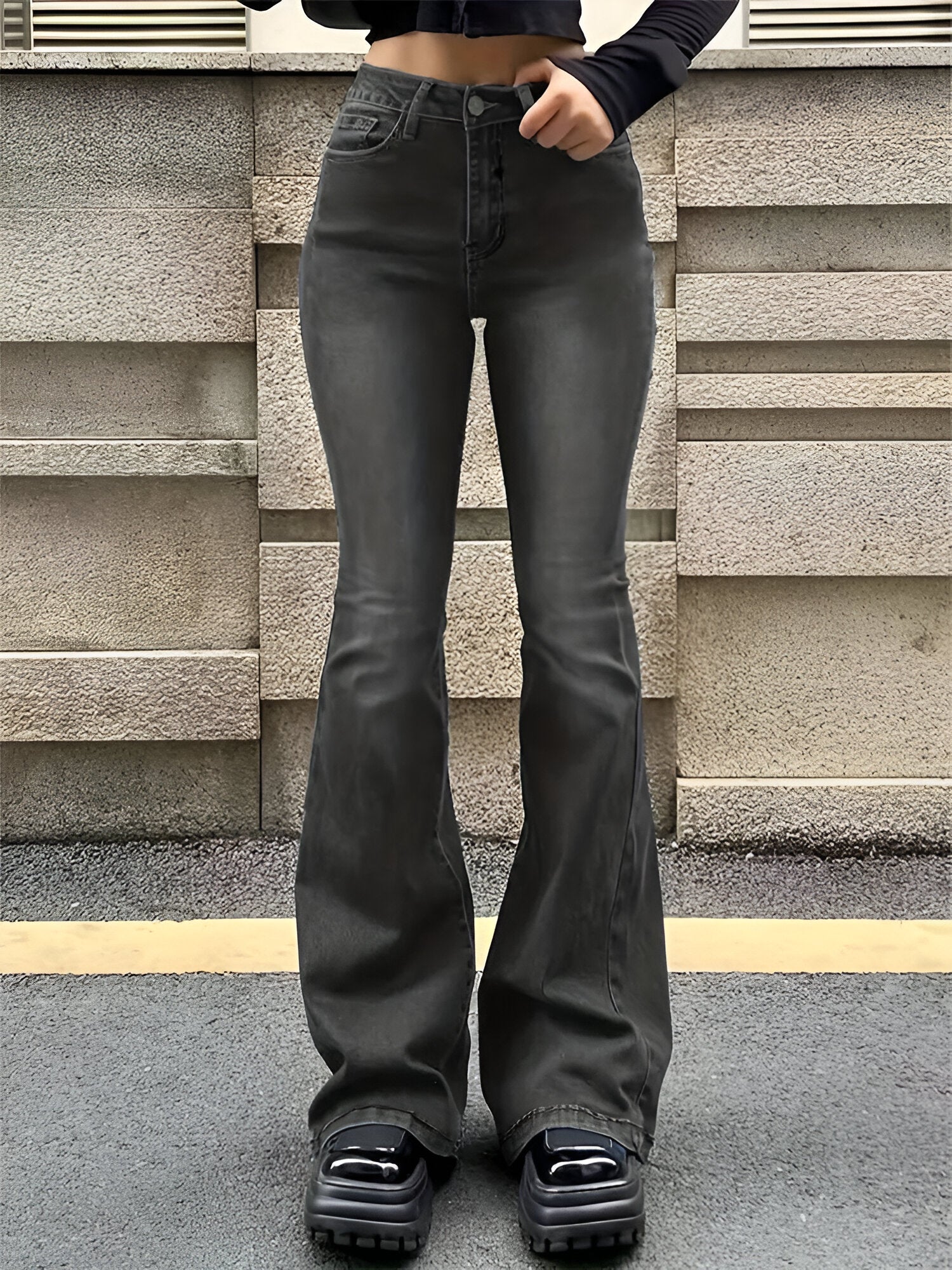 NOVA | High-Waist Flare Stretch Jeans – Trendy & Flatterend