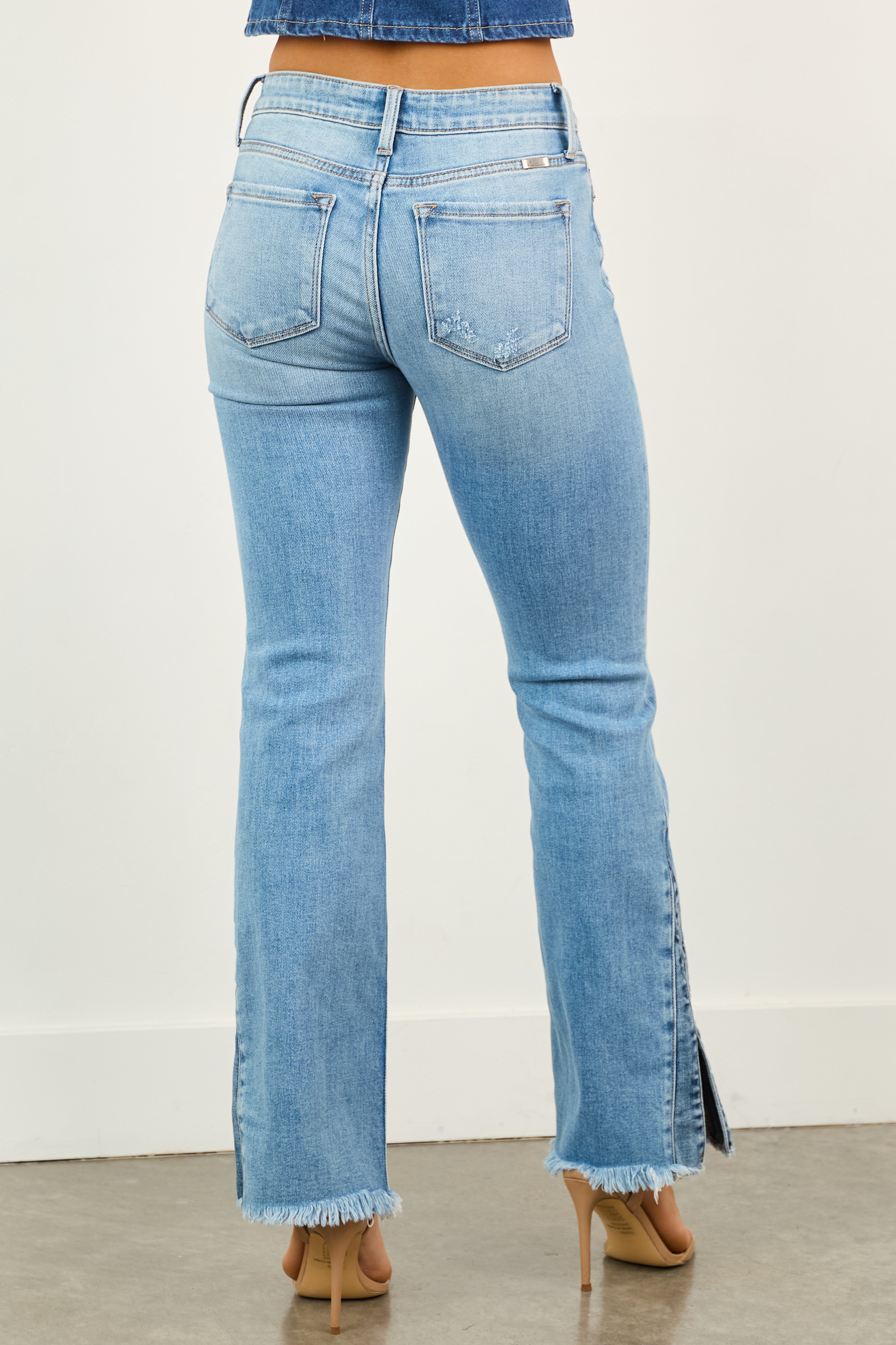 Dames Flared Jeans – Blauw Met Split Zoom en Rafelrand