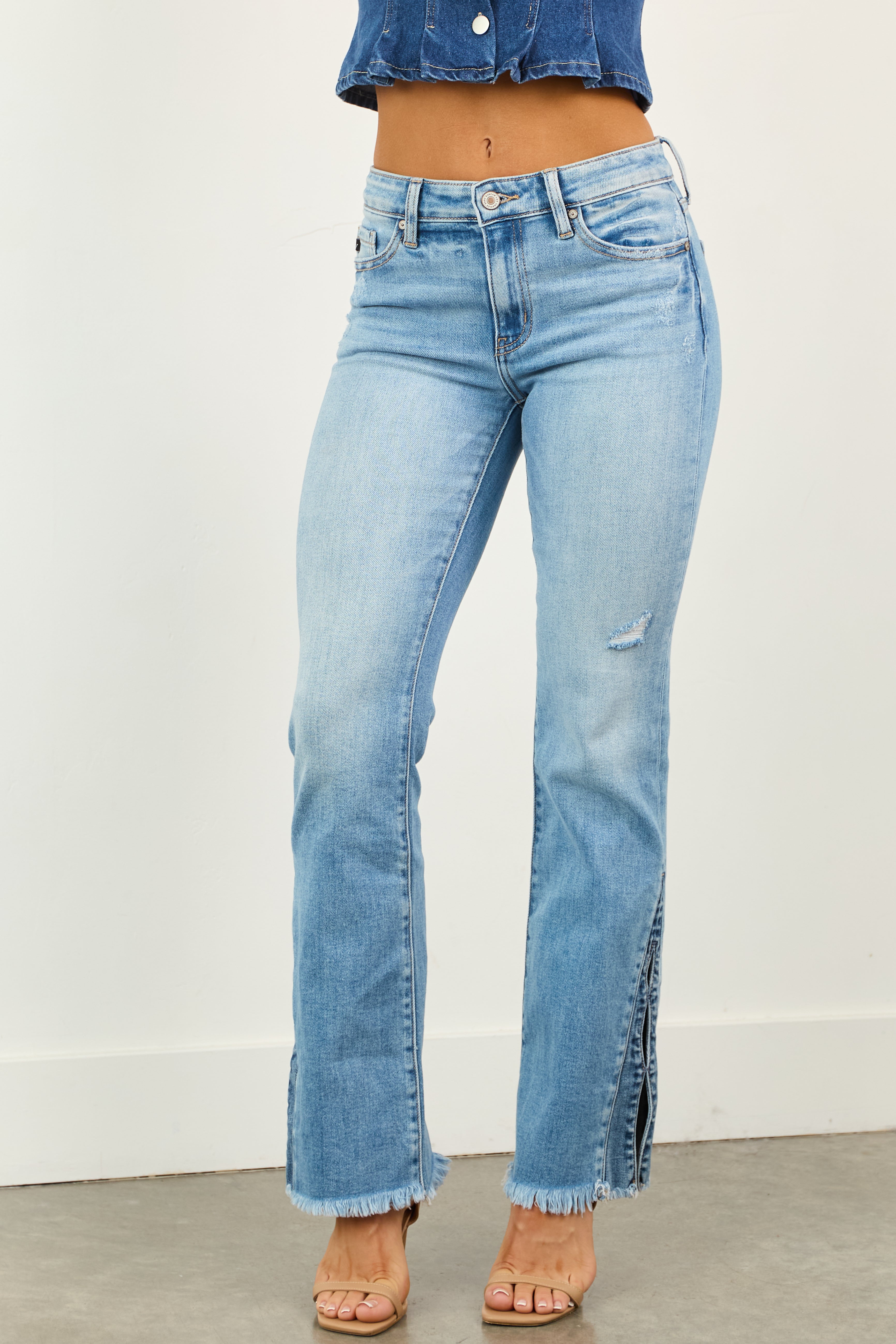 Dames Flared Jeans – Blauw Met Split Zoom en Rafelrand