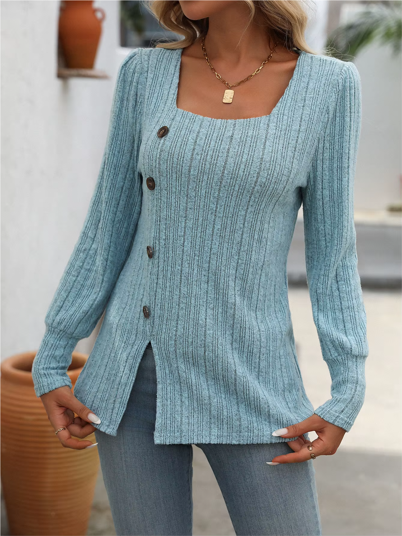LINA | Geribbelde Top met Knoopdetails – Elegant & Comfortabel