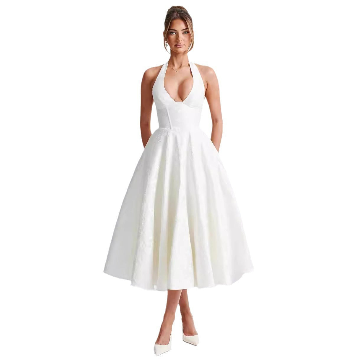 De Mode Outlet | Elegante Lange Jurk met Diepe V-Hals en Bloemdetails