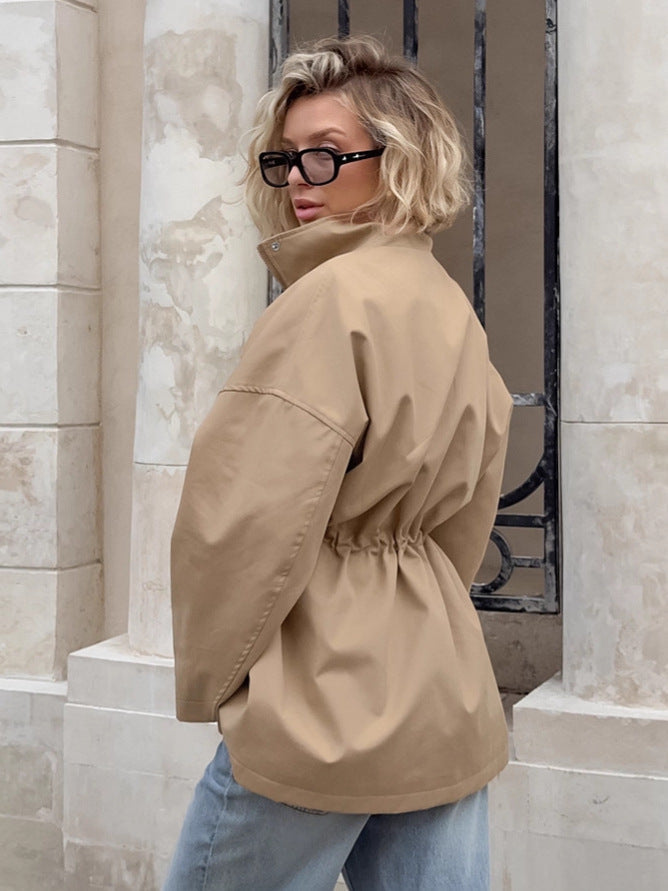 Dames Trenchcoat Kort – Met Tailleband en Hoge Kraag