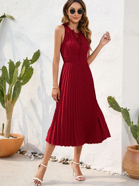Mode Outlet | Zwarte Halterjurk met Plissé – Elegant & Tijdloos