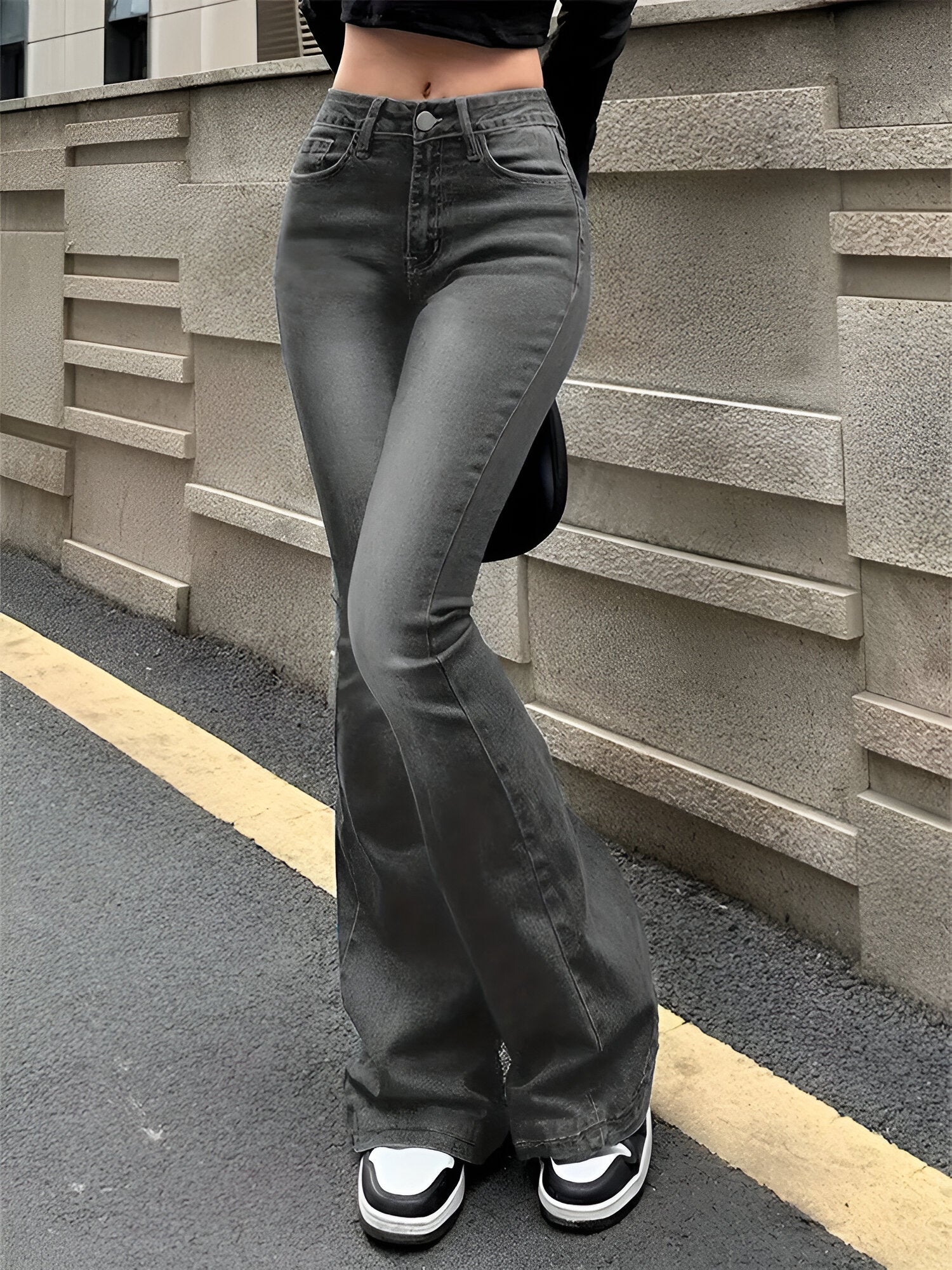 NOVA | High-Waist Flare Stretch Jeans – Trendy & Flatterend