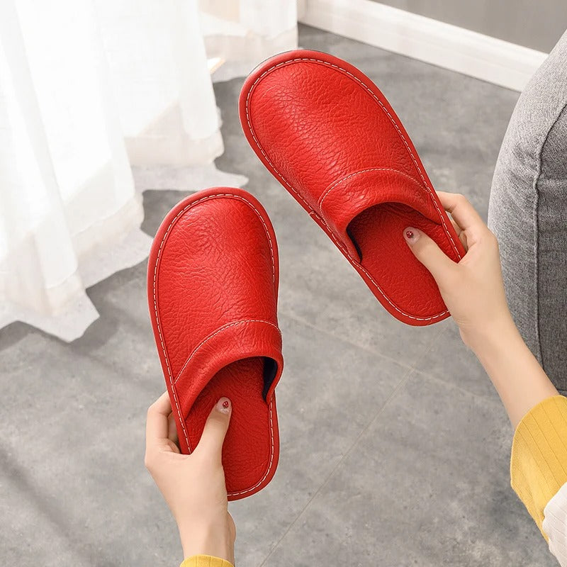 Hugo | Comfortabele Vegan Leren Pantoffels – Luxe & Ontspanning