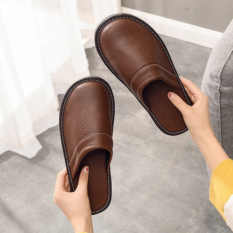 Hugo | Comfortabele Vegan Leren Pantoffels – Luxe & Ontspanning