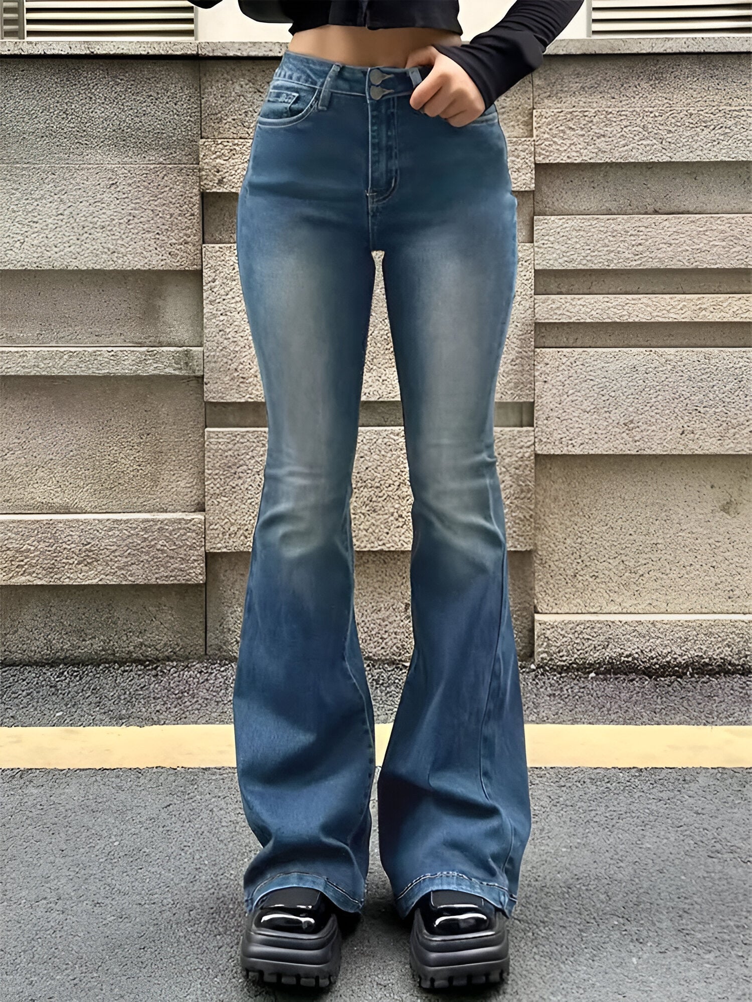 NOVA | High-Waist Flare Stretch Jeans – Trendy & Flatterend