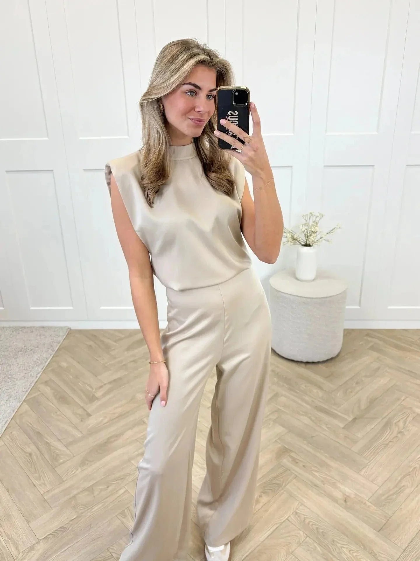 Dames jumpsuit – Rugloos design met wijde pijpen