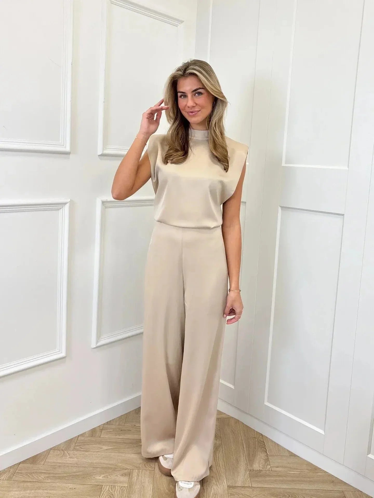 Dames jumpsuit – Rugloos design met wijde pijpen