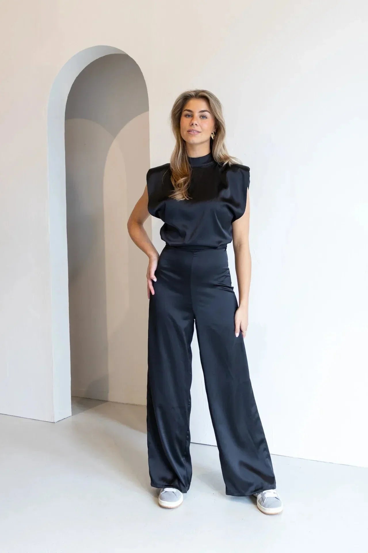 Dames jumpsuit – Rugloos design met wijde pijpen