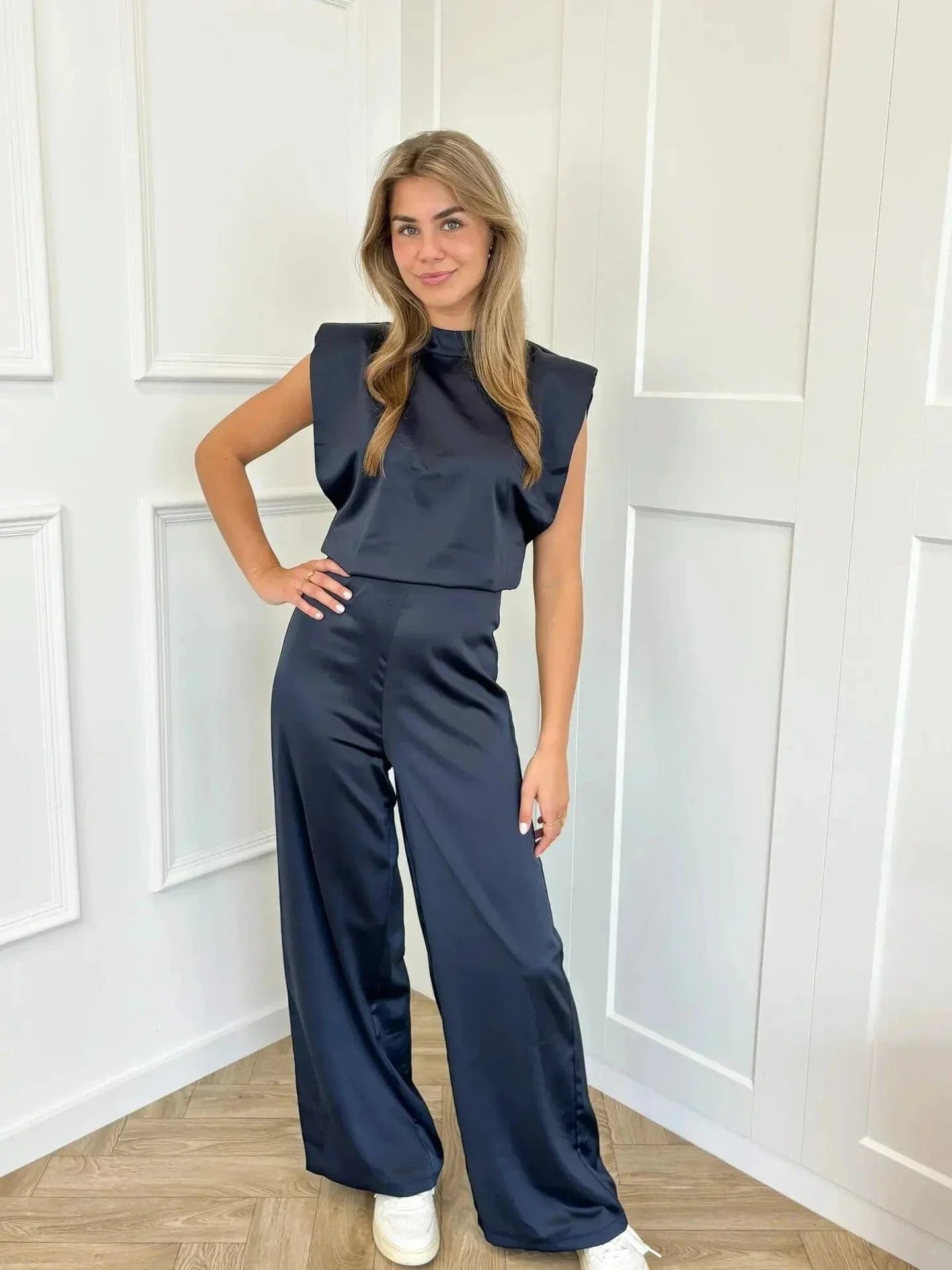 Dames jumpsuit – Rugloos design met wijde pijpen